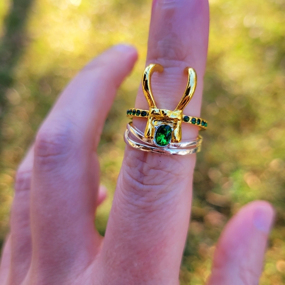 Disney Loki Gold Emerald Green 3 piece Ring Set Size 7.5 - Picture 3 of 12
